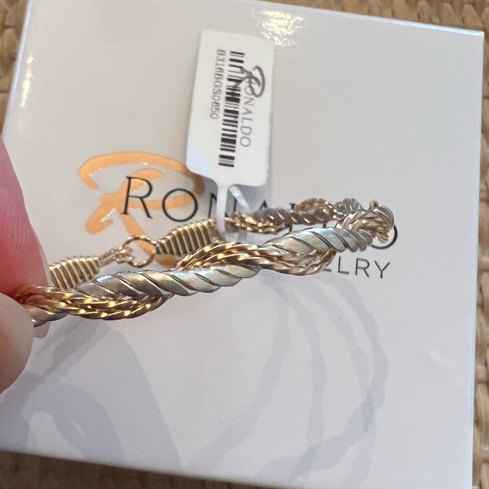 Ronaldo tied-together bracelet